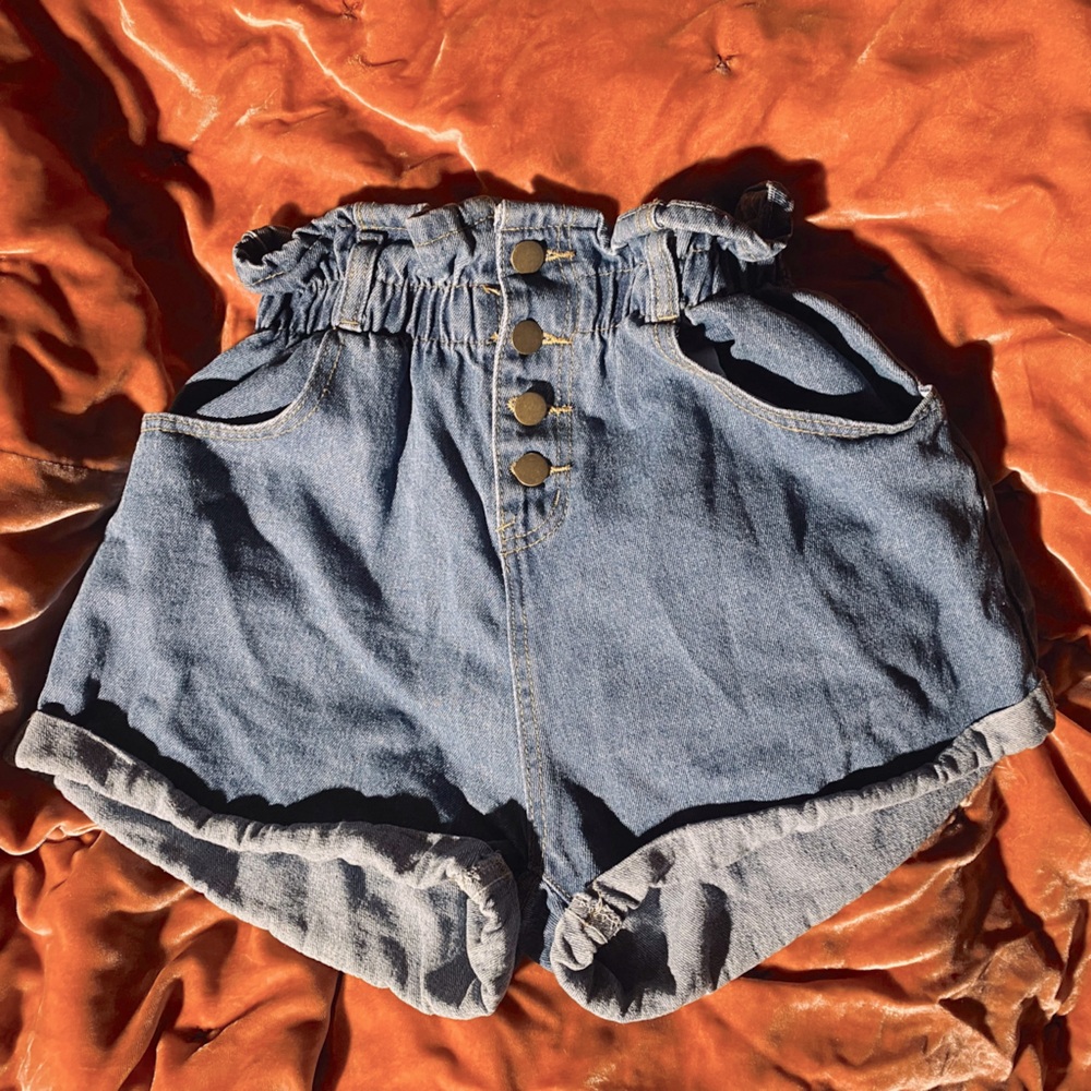 Denim Paper Bag Shorts SIZE MEDIUM EUC